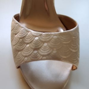 BHLDN Badgley Mischka scallop wedding heels sz 7.5